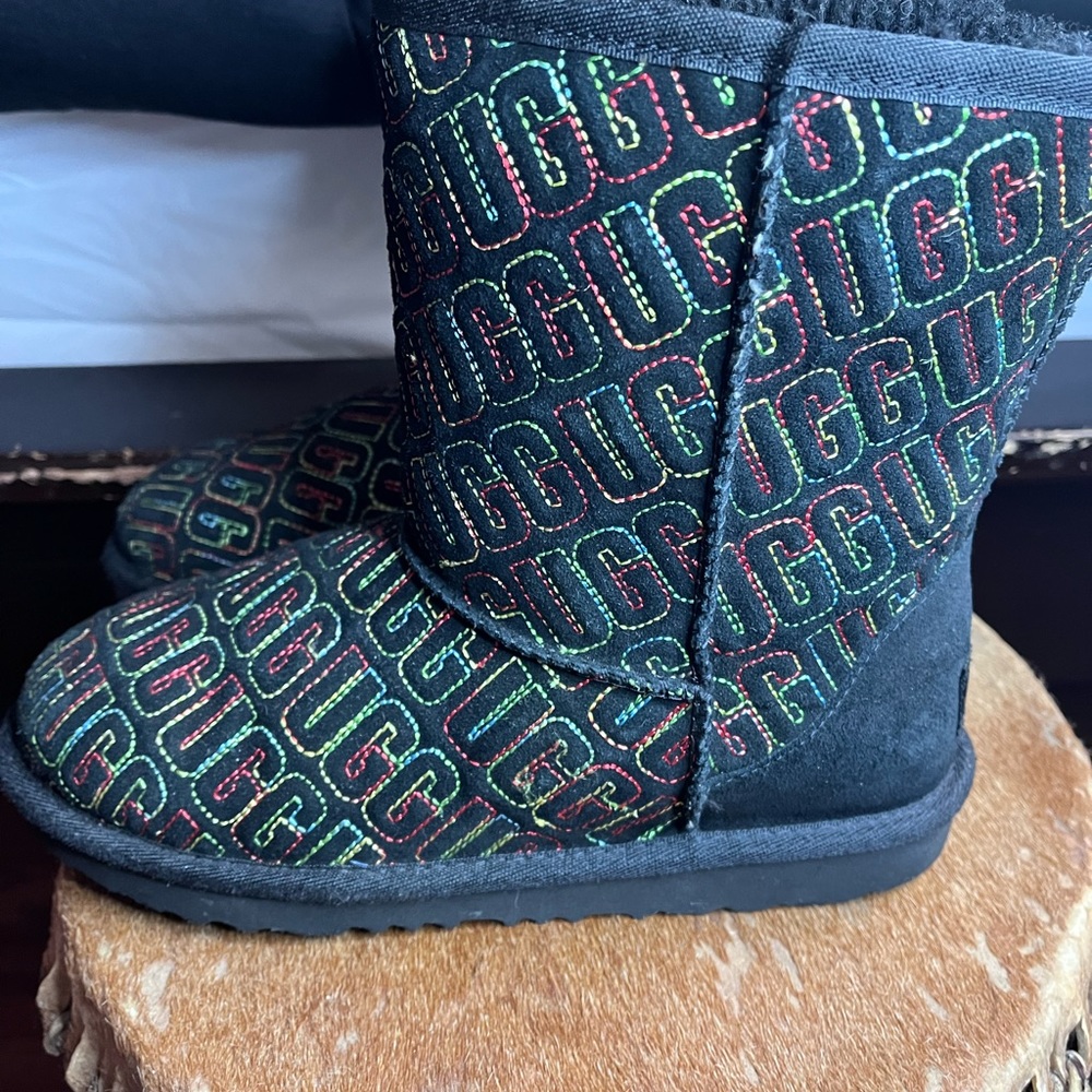 UGG Classic II Graphic Stitch Boot Black Size 4  (Girls) worn about 5 times. - Picture 4 of 7